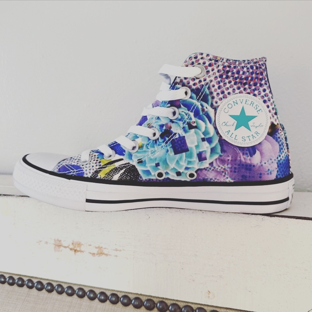 Converse High Top Chuck Taylors Limited Edition sz: 7
